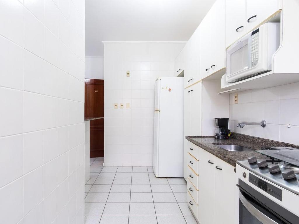 Apartamento Espacoso Com Ar Condicionado E Wi-Fi, A 100 Metros Da Praia - Edificio Estoril Ubatuba Exterior foto