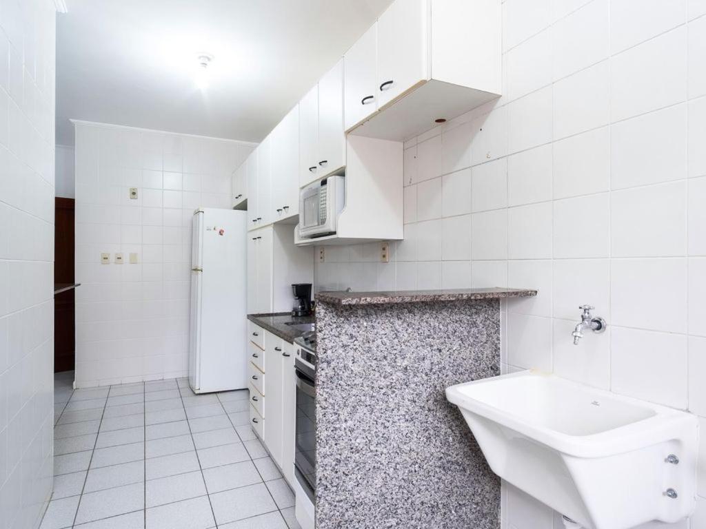 Apartamento Espacoso Com Ar Condicionado E Wi-Fi, A 100 Metros Da Praia - Edificio Estoril Ubatuba Exterior foto