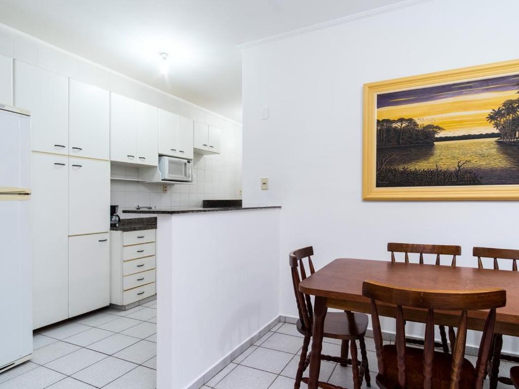 Apartamento Espacoso Com Ar Condicionado E Wi-Fi, A 100 Metros Da Praia - Edificio Estoril Ubatuba Exterior foto